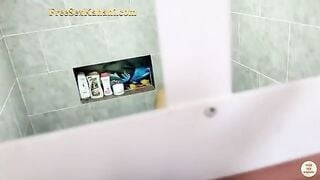 चचेरी बहन को नंगी नहाती देखा, फिर चोदा