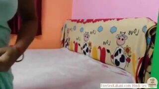 खूबसूरत भाभी पड़ोसी से चुद गयी