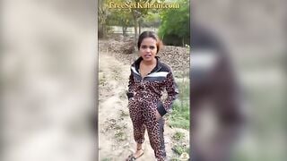 पार्क साइड में कॉल गर्ल ग्राहक पटा रही