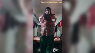 खुद की नंगी वीडियो बनाती 4 लड़कियां