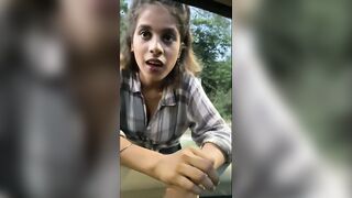 सुनसान इलाके में काल गर्ल ग्राहक पटा रही है