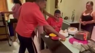 जन्मदिन सेलिब्रेशन में मौज मस्ती