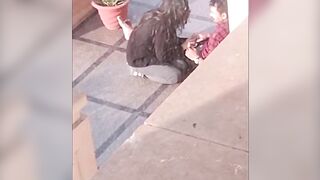 जवान लड़कियां पढ़ने जाती हैं या …