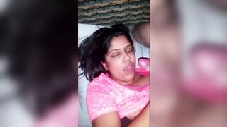 देसी भाभी ने लंड चूसने का मजा लिया