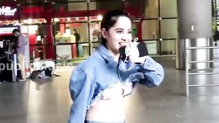 बिग बॉस वाली उर्फी जावेद एयरपोर्ट पर अजीब टॉप में ब्रा दिखा रही