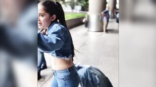 बिग बॉस वाली उर्फी जावेद एयरपोर्ट पर अजीब टॉप में ब्रा दिखा रही