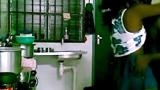 जवान कपल रसोई में चुदाई का मजा ले रहा