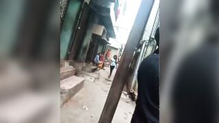 पुणे में वेश्यावृति के लिए खड़ी लड़कियाँ