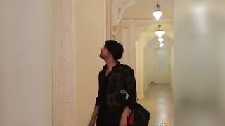 वासना की मारी भाभी सेलमैन को पटा रही है