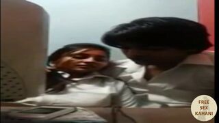 19-20 साल की स्कूल गर्ल सेक्स का मजा लेती हुई