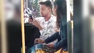 टॉय ट्रेन में गर्लफ्रेंड ने बॉयफ्रेंड की मुठ मारी