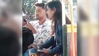 टॉय ट्रेन में गर्लफ्रेंड ने बॉयफ्रेंड की मुठ मारी