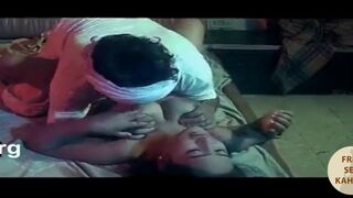 नौकर से चूत चुदाई का मजा लेती मालकिन