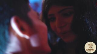 जवान लड़की ने बॉयफ्रेंड को घर बुलाया