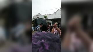 होली की मस्ती में सड़क पर नंगी लड़कियाँ