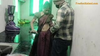 घरेलू नौकरानी को लंड चुसवा कर चोदा