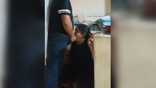 साथ काम करने वाली लड़की को काम  करते हुए चोदा