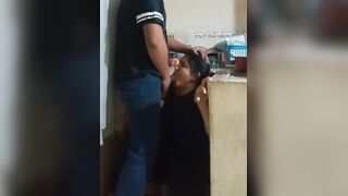 साथ काम करने वाली लड़की को काम  करते हुए चोदा