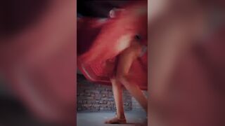 घूमर नाच करती हुई राजस्थान की कमसिन लड़की के चूतड़