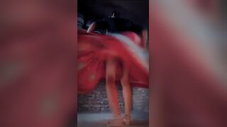 घूमर नाच करती हुई राजस्थान की कमसिन लड़की के चूतड़