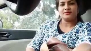बड़ी बड़ी चूचियों वाली इंडियन भाभी कार में चुदी