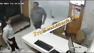 जवान लड़की को बॉस ने चोदा ऑफिस में