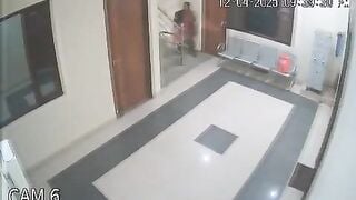 भाजपा जिलाध्यक्ष अमर किशोर स्कूल गर्ल के साथ अश्लील हरकत