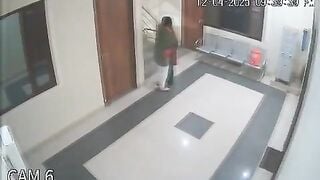 भाजपा जिलाध्यक्ष अमर किशोर स्कूल गर्ल के साथ अश्लील हरकत