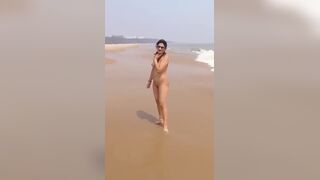 इंडियन सेक्स मॉडल की बीच पर न्यूड मस्ती