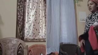 पड़ोस के लड़के को बुलाकर चूत चुदवाई