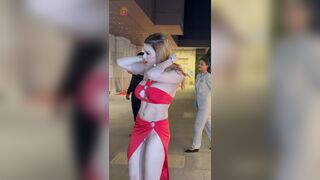 अधनंगी शर्लिन चोपड़ा की नंगी जांघें और पैंटी