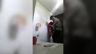 पाकिस्तानी लड़की बॉयफ्रेंड से टॉयलेट में चुदी