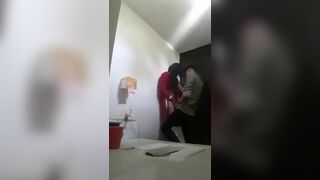 पाकिस्तानी लड़की बॉयफ्रेंड से टॉयलेट में चुदी