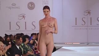 न्यूड रैंप वाक ज्वेलरी फैशन शो