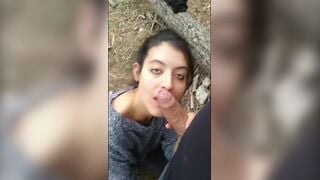 जंगल में गर्लफ्रेंड ने लंड चूसा