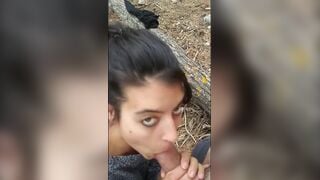 जंगल में गर्लफ्रेंड ने लंड चूसा