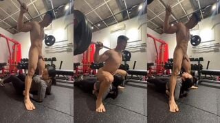 न्यूड वेट लिफ्टर की गर्ल ने लंड चूसा