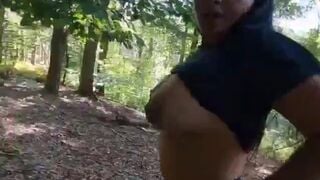 नेपाली की कॉलेज गर्ल लंड चूस कर चुदी जंगल में