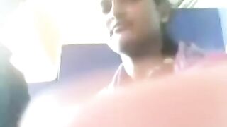 कॉलेज में खुले में गर्लफ्रेंड की चूची चूसी