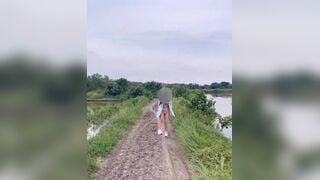 हिडन लस्ट वाली स्मृति जैन जंगल में बैठी पेशाब कर रही