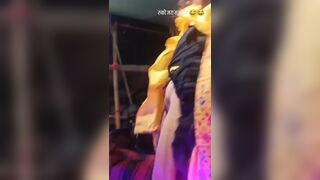 डांसर गर्ल ने लहंगा उठा कर नंगी चूत दिखाई