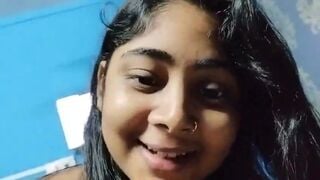 18 साल की लड़की चुदाई का मजा लेती हुई