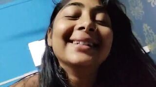 18 साल की लड़की चुदाई का मजा लेती हुई