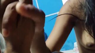 18 साल की लड़की चुदाई का मजा लेती हुई