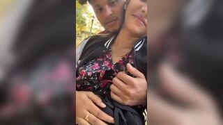 स्वीट गर्ल बॉयफ्रेंड के साथ बूब्ज़ प्ले