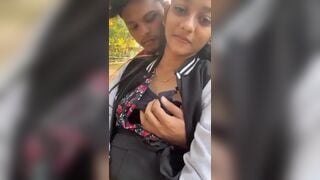 स्वीट गर्ल बॉयफ्रेंड के साथ बूब्ज़ प्ले