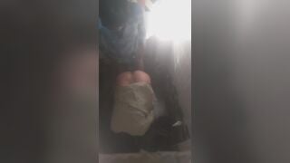 हॉट भाभी पड़ोसी लड़के से बाथरूम में चुदी