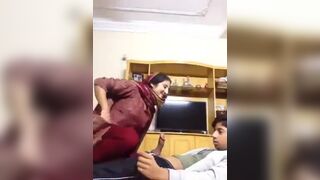 कराची में एक अम्मी अपने बेटे से चुदी