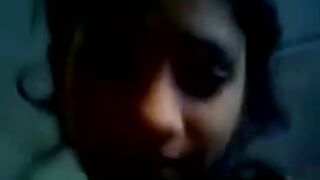 कमसिन सहेलियां आपस में सेक्स करती हुई