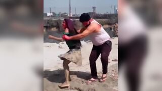 होली में लड़की की पैंटी उतार दी